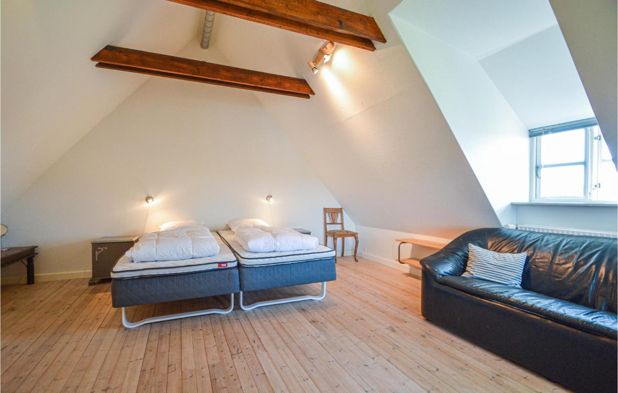 Awesome Home In Bredebro With Kitchen Ballum エクステリア 写真