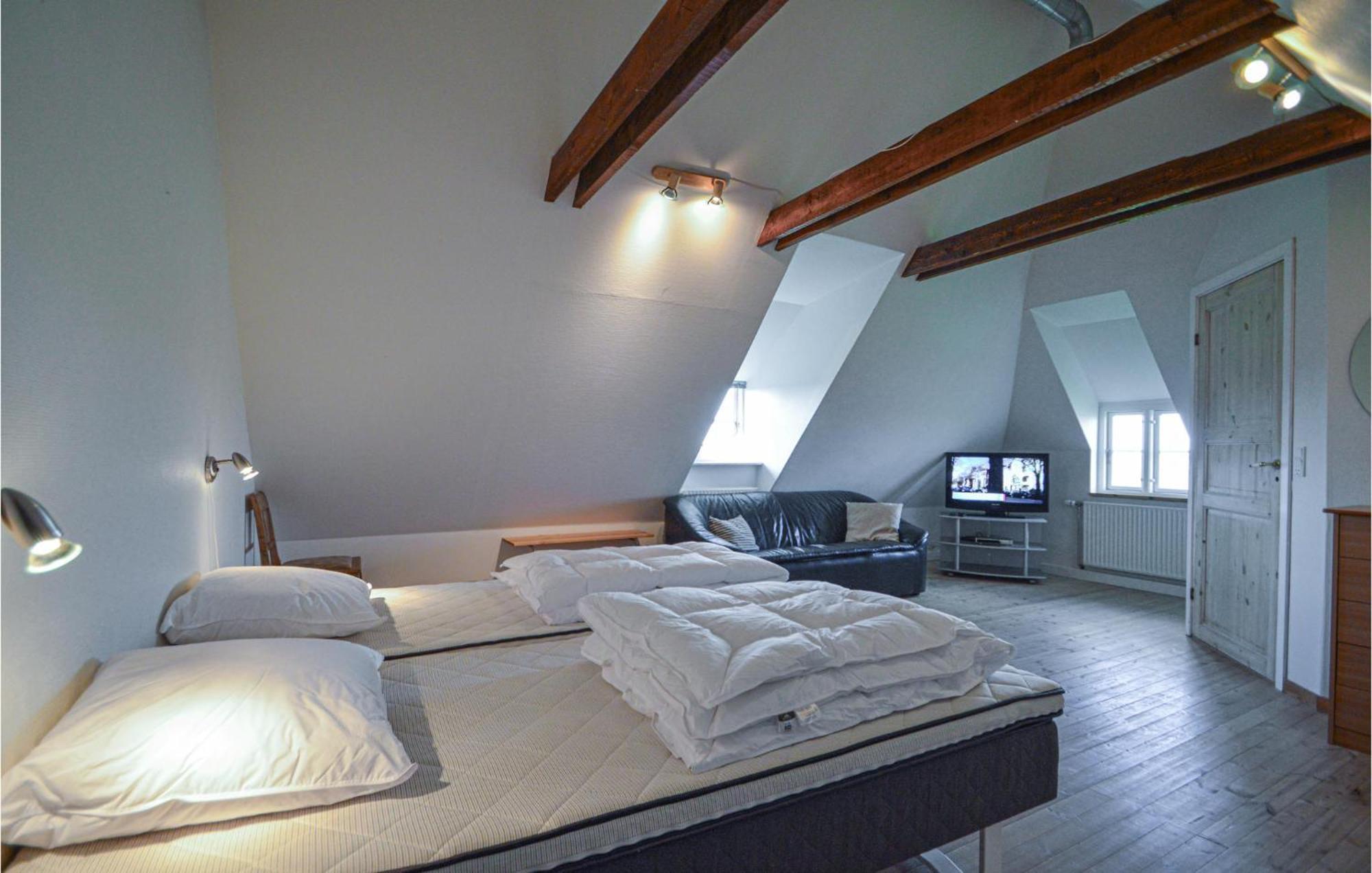 Awesome Home In Bredebro With Kitchen Ballum エクステリア 写真