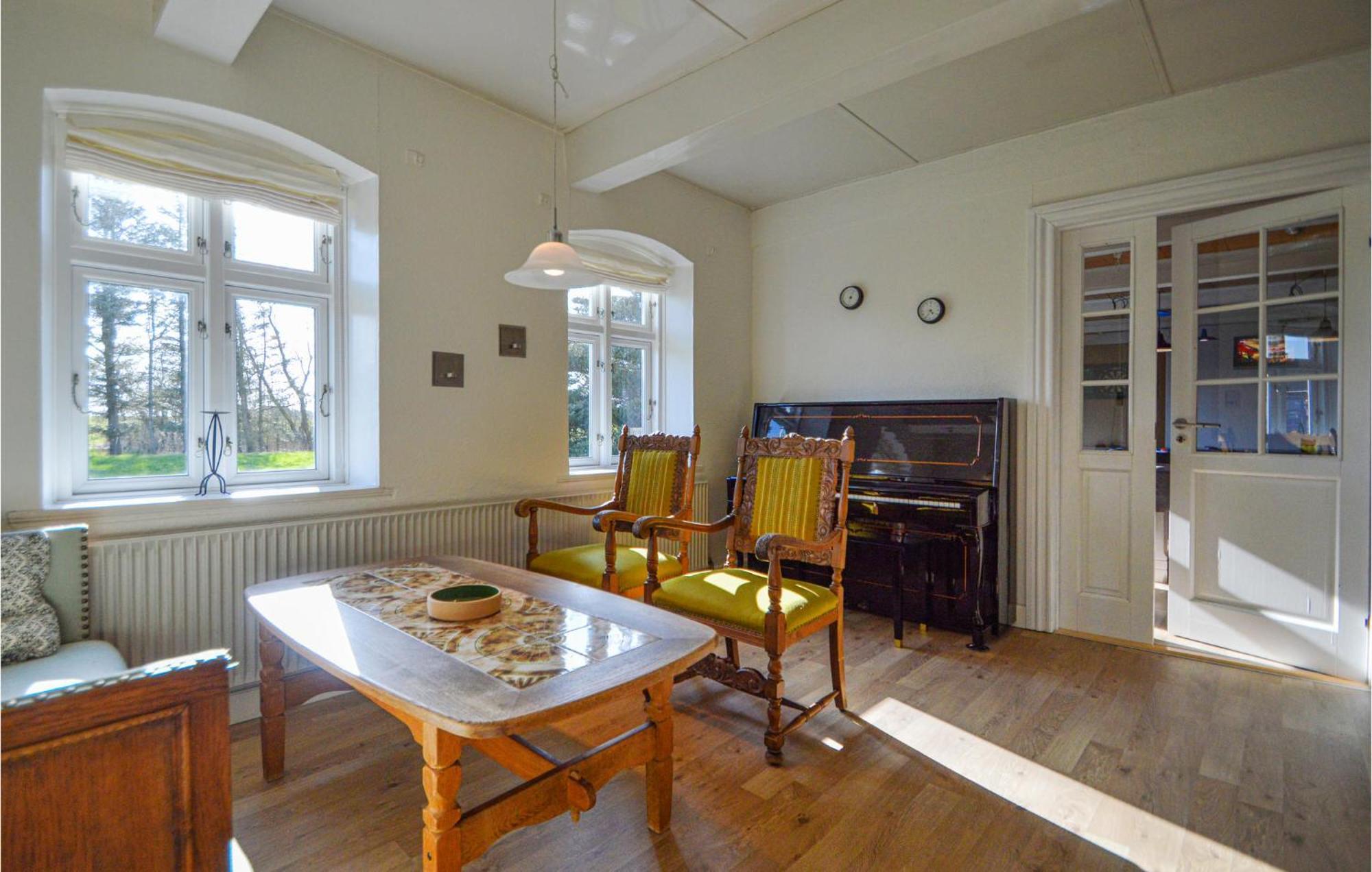 Awesome Home In Bredebro With Kitchen Ballum エクステリア 写真