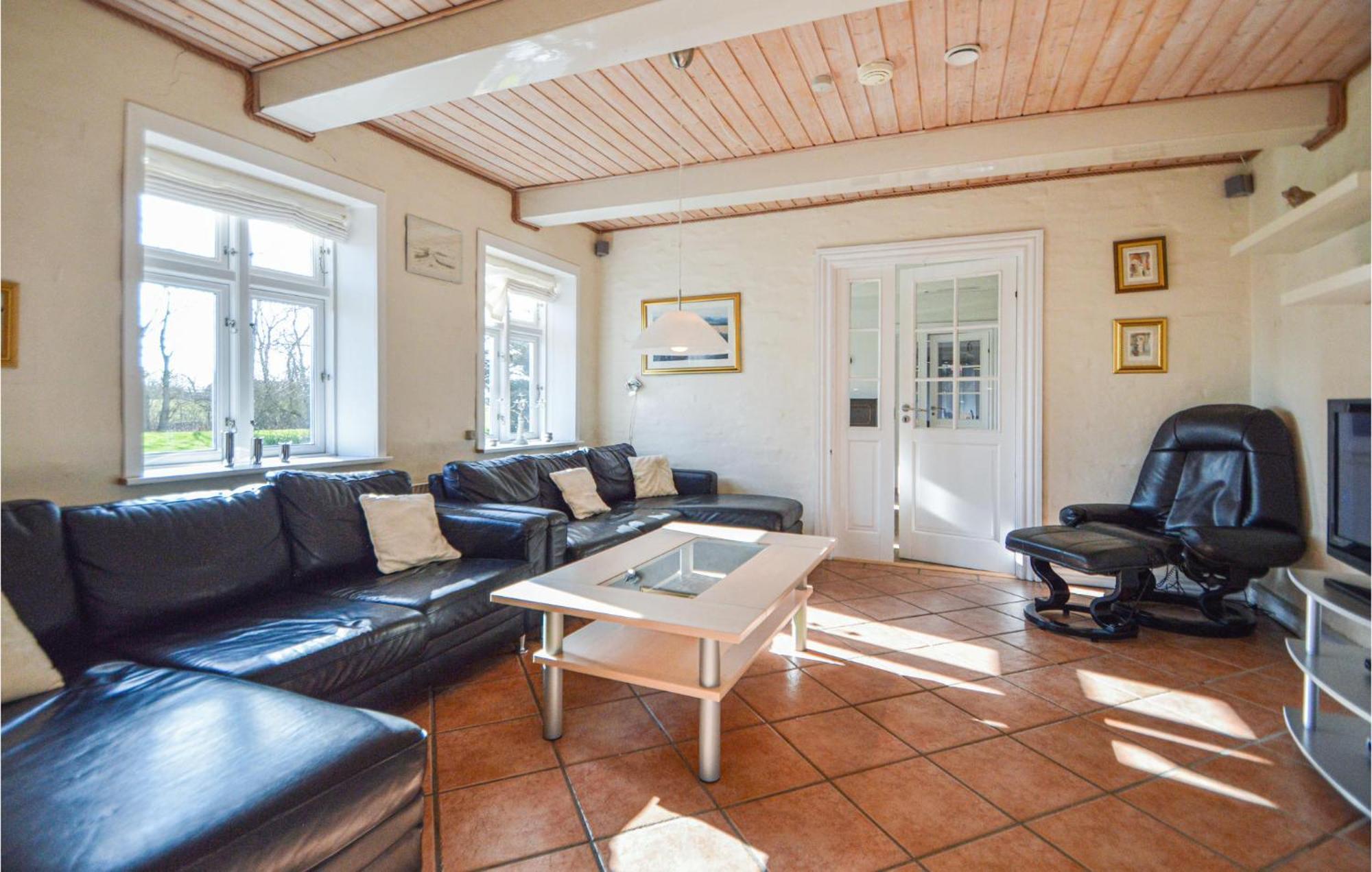 Awesome Home In Bredebro With Kitchen Ballum エクステリア 写真