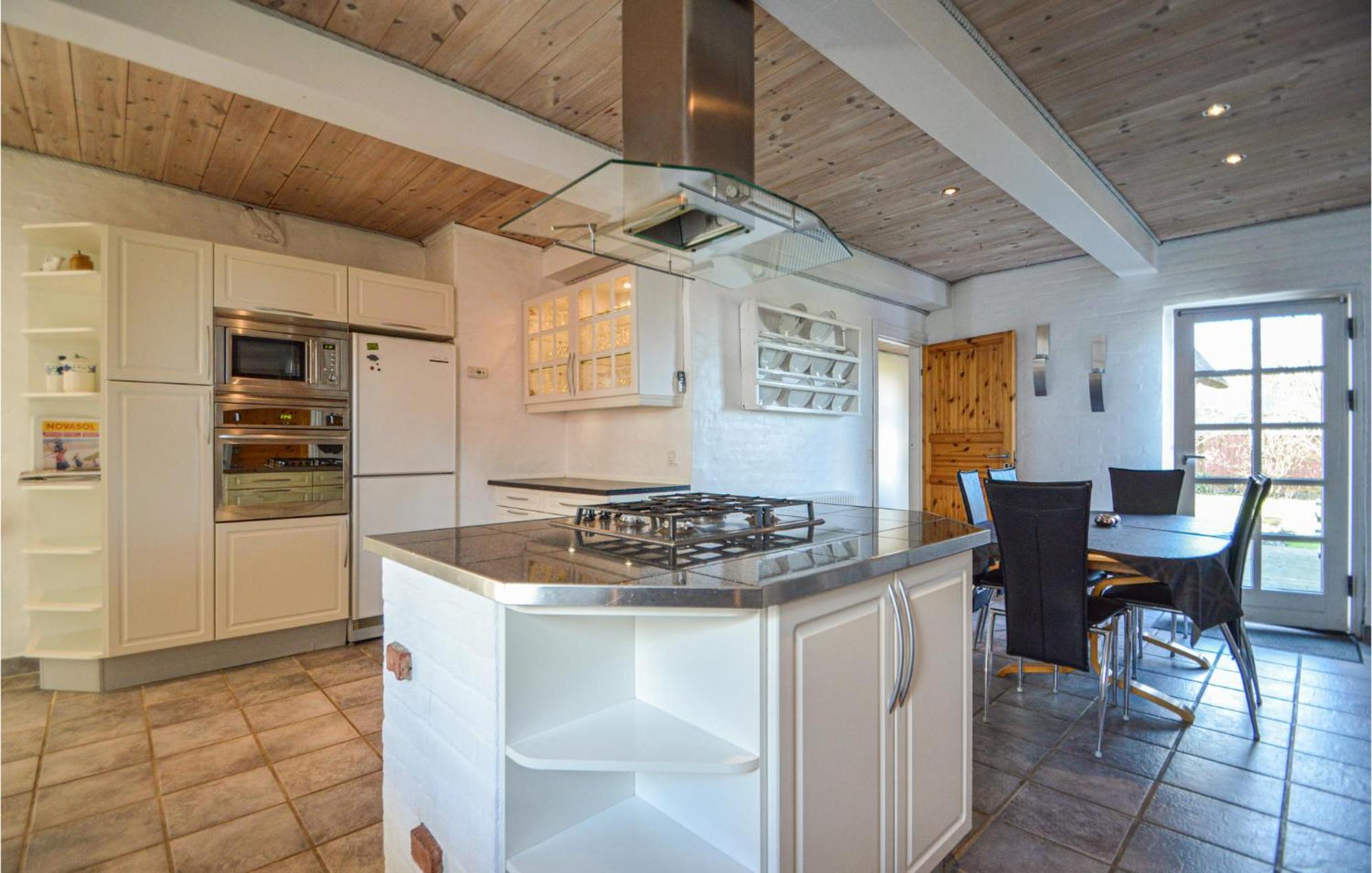 Awesome Home In Bredebro With Kitchen Ballum エクステリア 写真